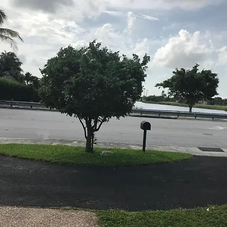 82-10Sw 135Av Villa Miami Exterior photo