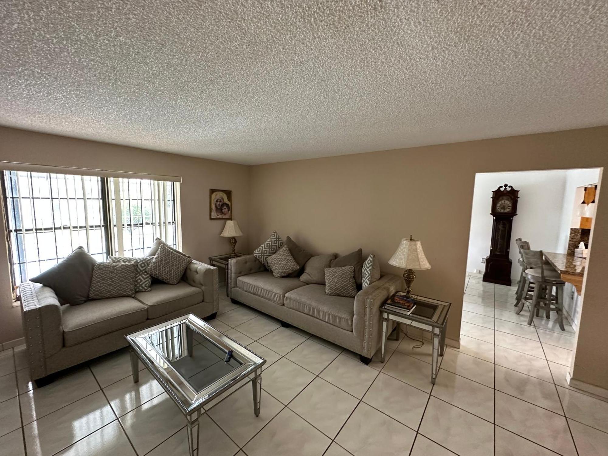 82-10sw 135av Miami